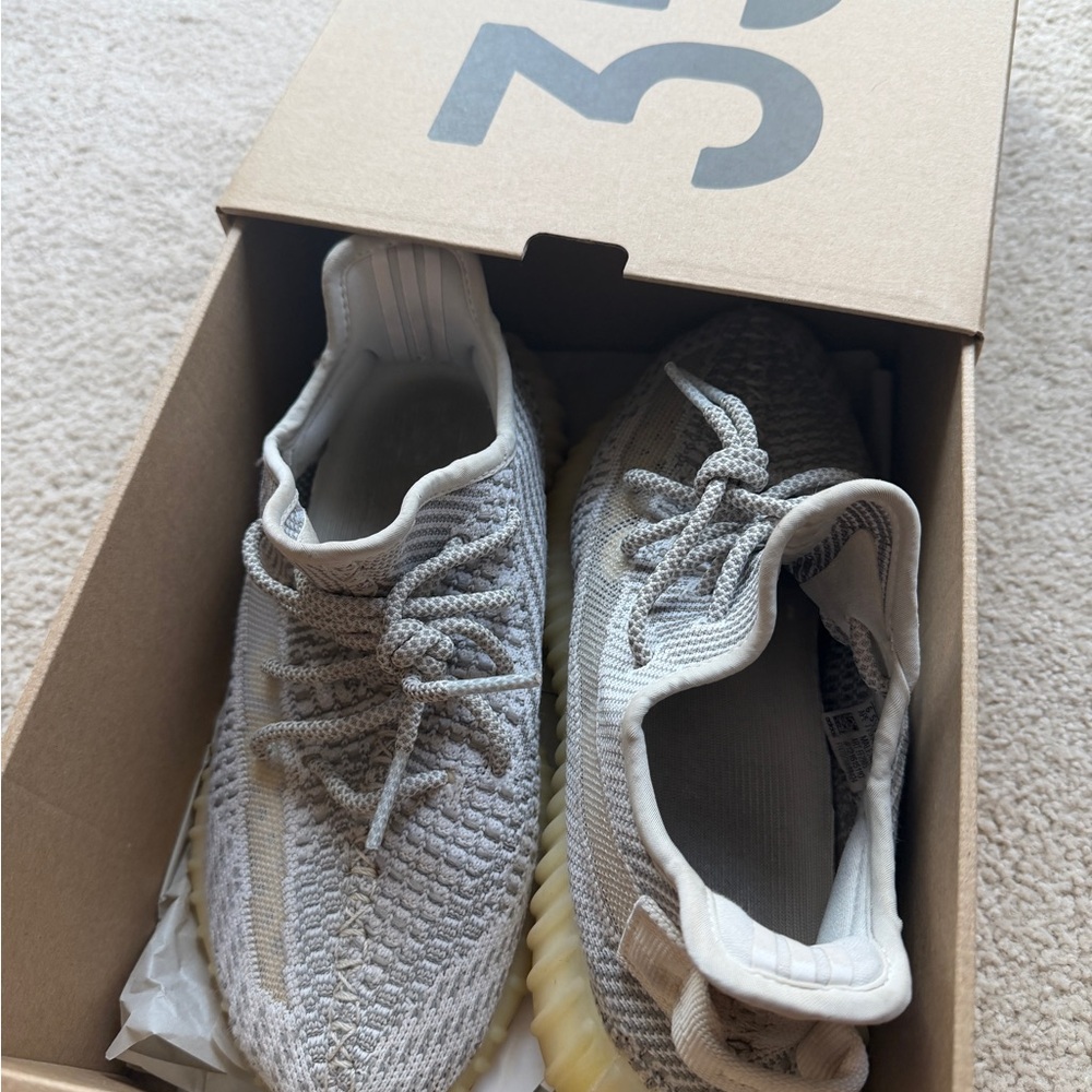 Yeezy Boost 350 V2 - Picture 3 of 5